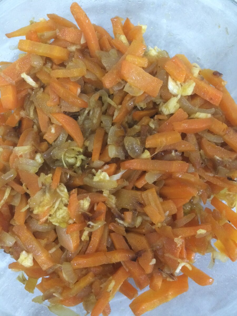 Добавить сухарики( можно использовать любые) 