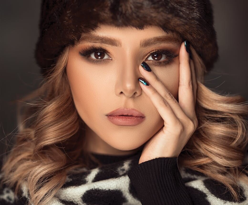 Мужчин притягивают яркие девушки. Фото используется по лицензии creative commons pexels.com