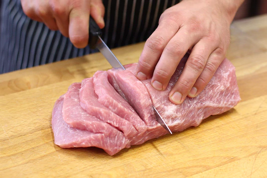 Жаркое из свинины в глазури из абрикосового варенья с луком и яблоком-Шаг 1