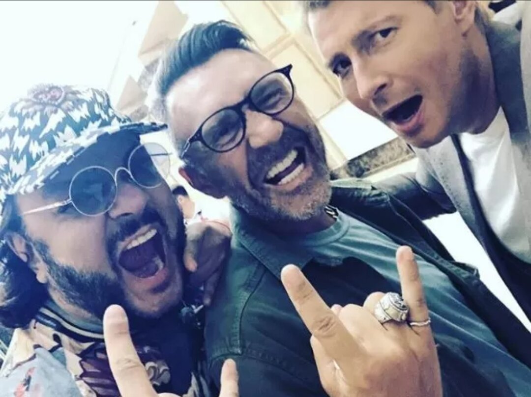 Миллионеры!