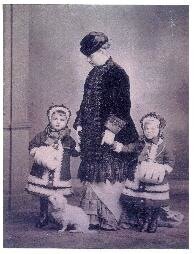   Королева Ольга Николаевна Вюртембергская  с внучками - Ольгой и Эльзой.
