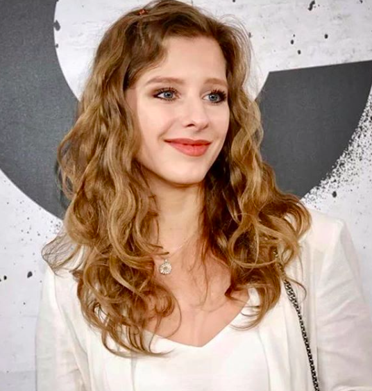 Лиза Арзамасова @liza_arzamasova