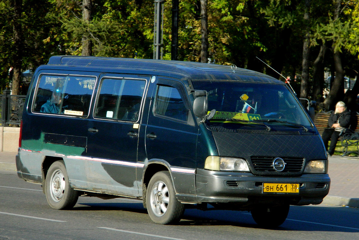 Санг йонг истана. Микроавтобус ssangyong istana. Санг енг истана. Санг йонг истана. Ssangyong istana красный чикой.