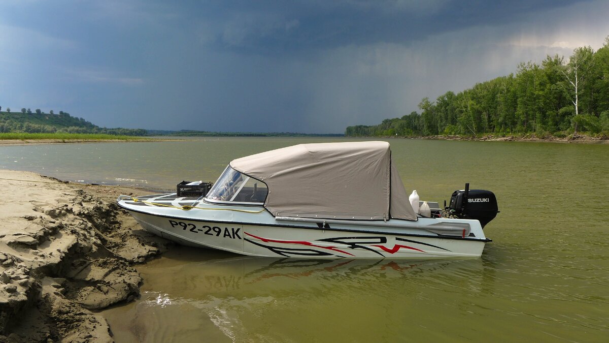 Надвигается гроза, поставлен тент. Фото автора.