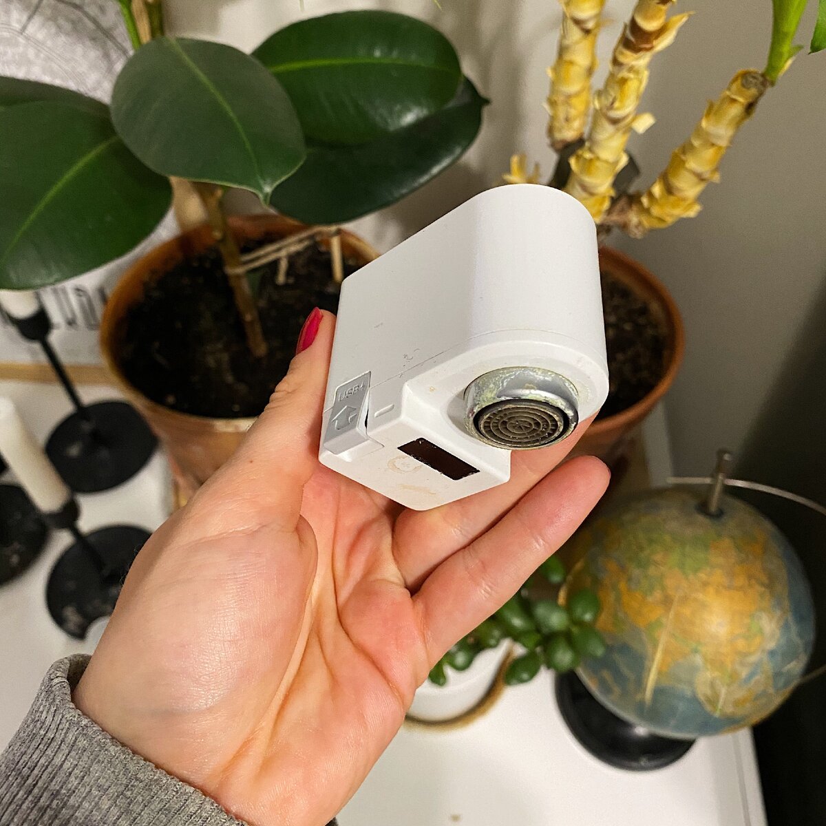 так датчик выглядит после 9 месяцев автивного использования, специально не мыло и не протирала его - фото автора 