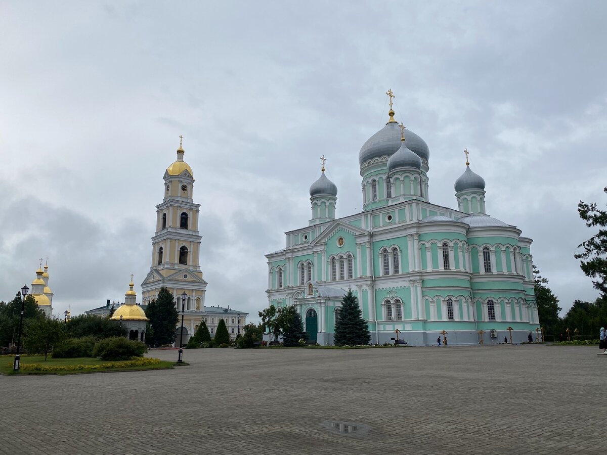 Убогость и красота. Какое впечатление производит нижегородское село Дивеево  | Записки путешественника | Дзен