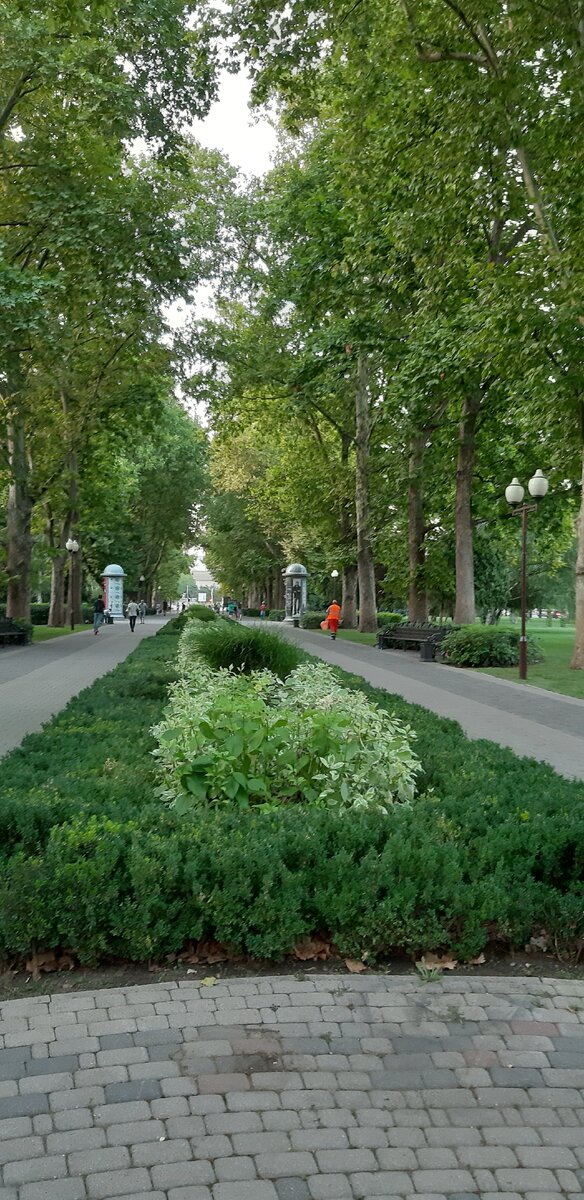 Гуляем по центральной улице Краснодара