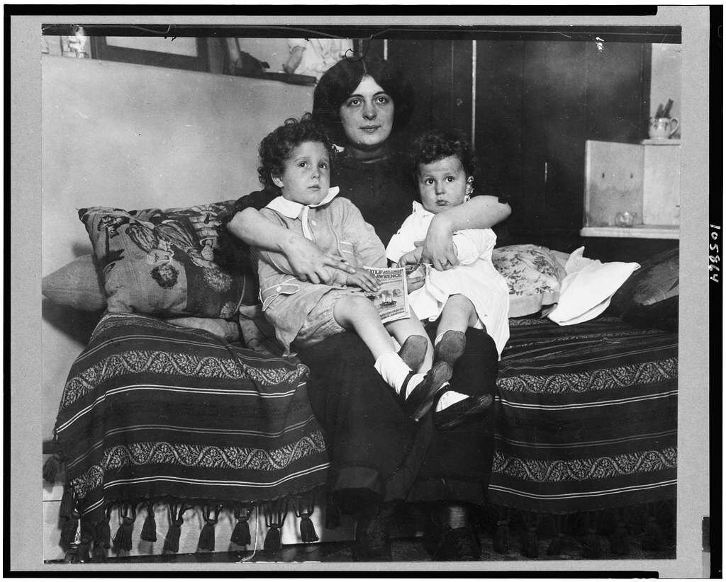 "Сироты" Титаника - братья Навратил, путешествовавшие вторым классом. Автор: Library of Congress. Источники: https://picryl.com/media/survivors-of-the-titanic-disaster, http://www.loc.gov/