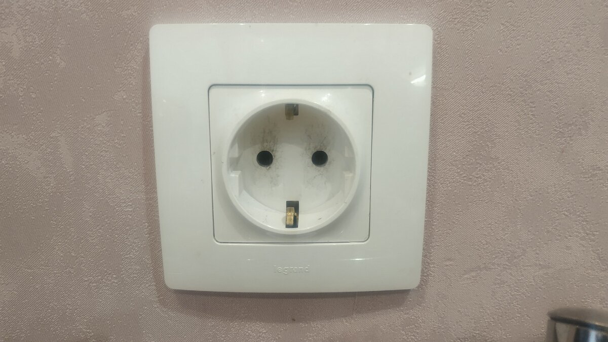 Бытовая розетка на 220в