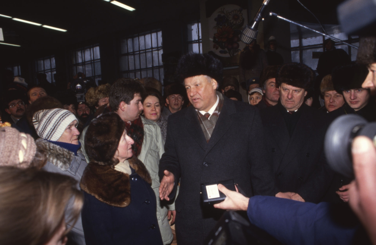 1992 год. Россия 1992 год. Ельцин 1992 год. Ельцин в Северодвинске 1992. Ельцин в Таллине 1991