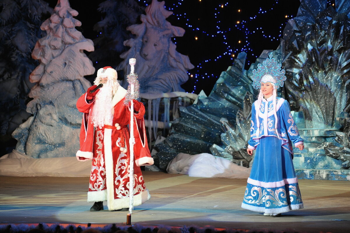 Снегурочка сценарий. Новогоднее театрализованное представление. Новогоднее представление с дедом Морозом и Снегурком. Новогоднее представление для детей. Новогодний спектакль для детей.