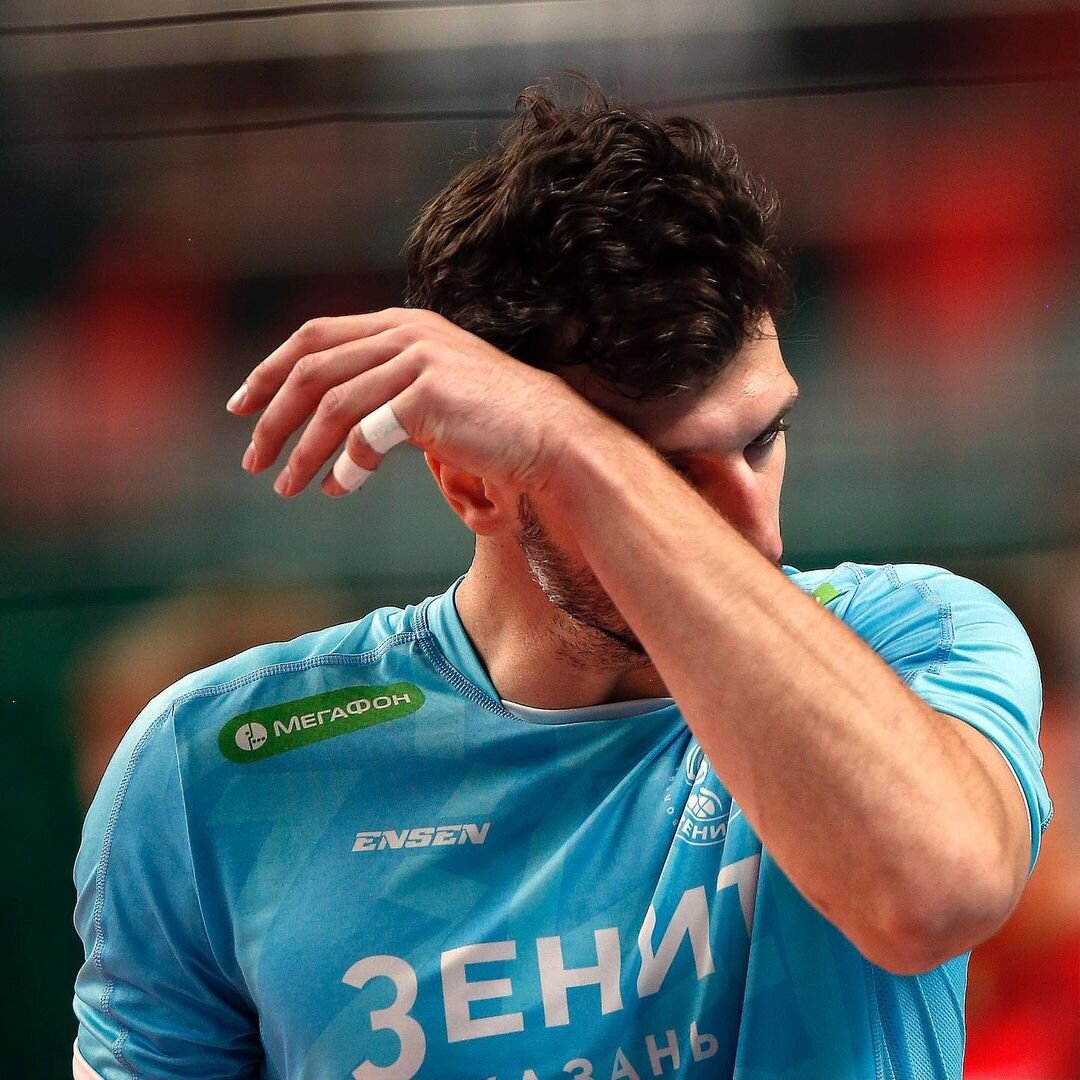 Источник: https://instagram.com/volleyzenit 50 оттенков Александра Бутько