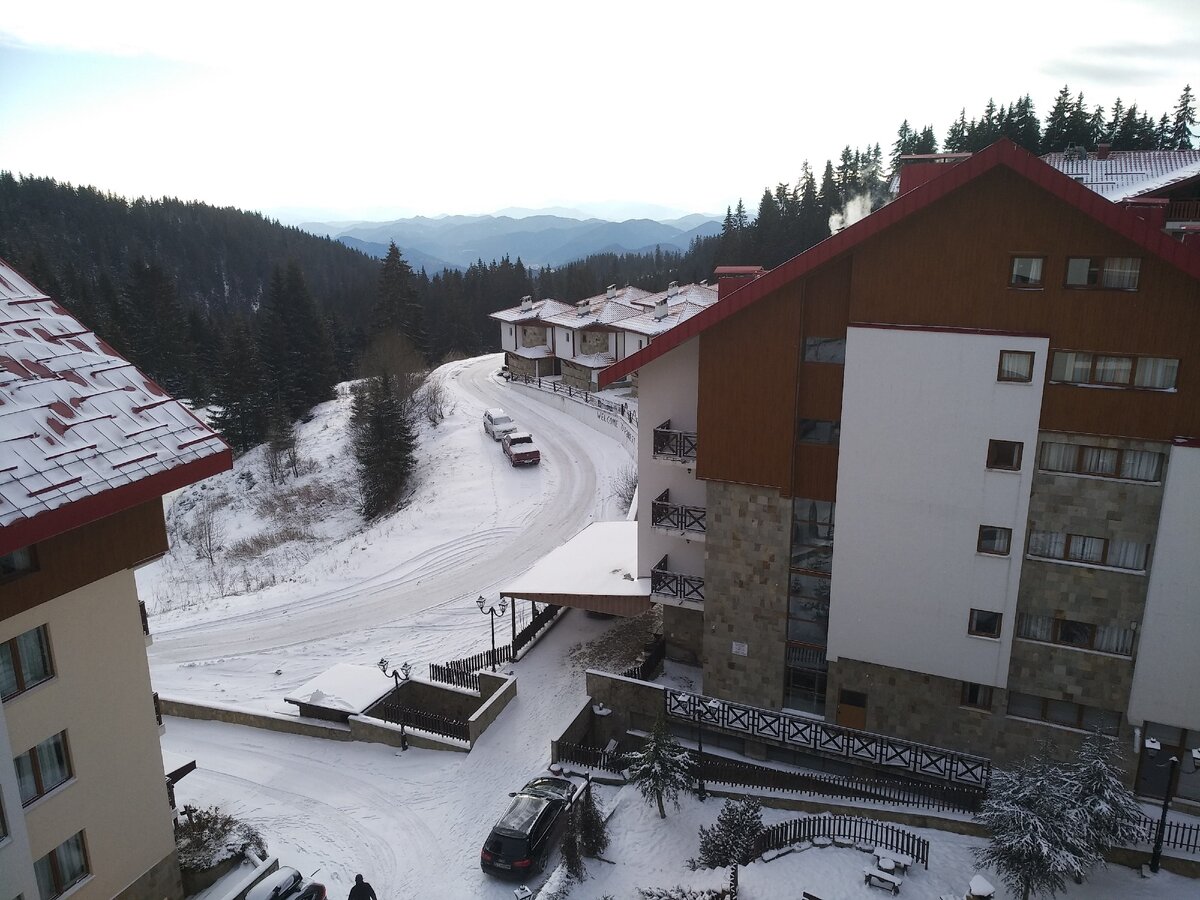 Вид из квартиры на Родопы