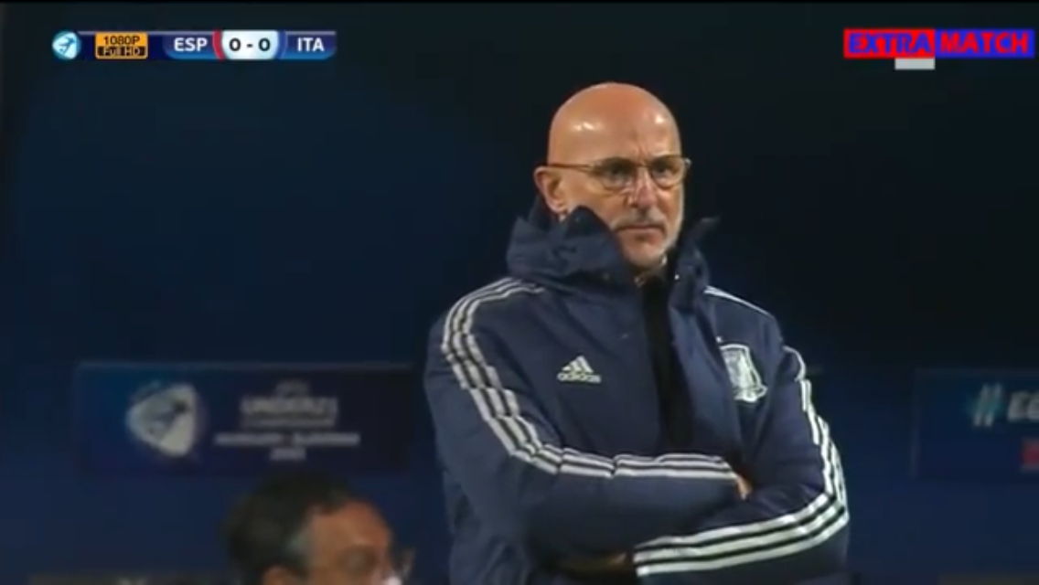 31.03.2021. Тренер испанской молодежки - Луис де ла Фуэнте. У него словно нет эмоций. Выглядит всегда словно он профессор университета, а не тренер сборной