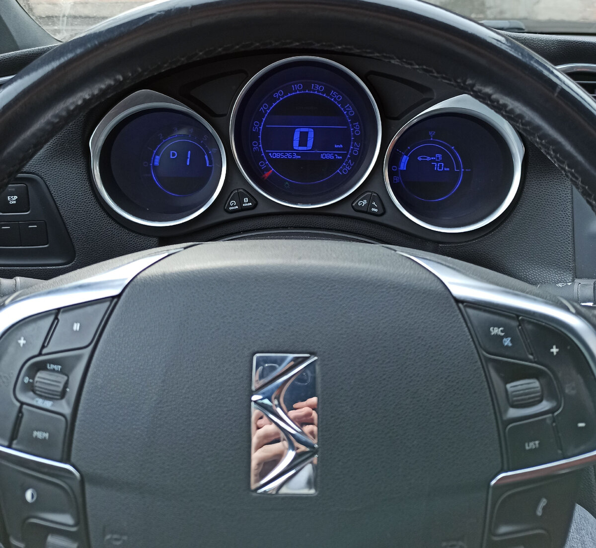 Цвет настроения - синий.