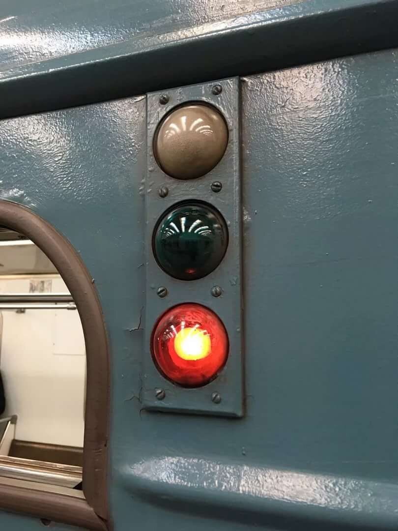 светофор в метро