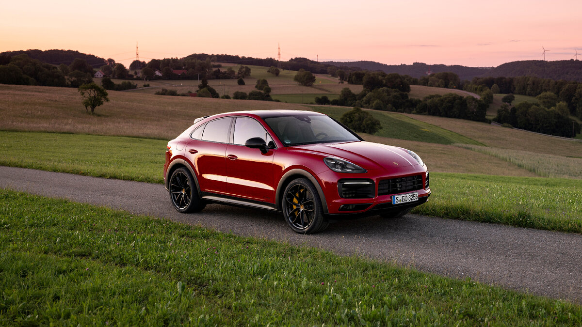 2020 Porsche Cayenne красный
