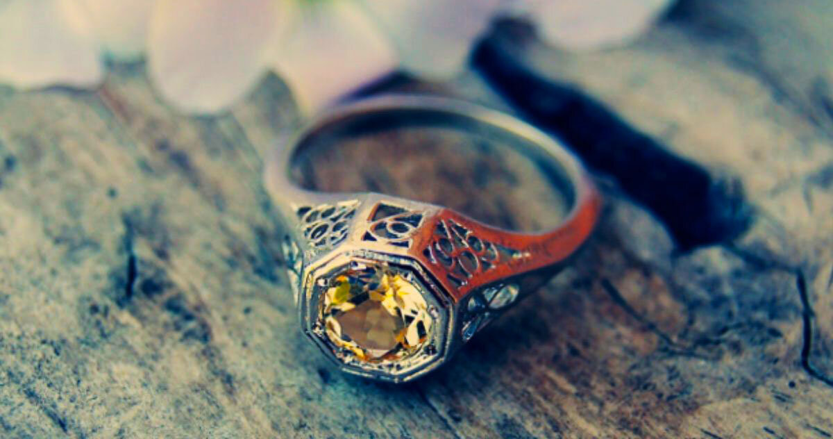 Можно носить чужие кольца. Чужое кольцо. Потерянное кольцо. Потерялось кольцо. Почему нельзя носить чужие кольца.