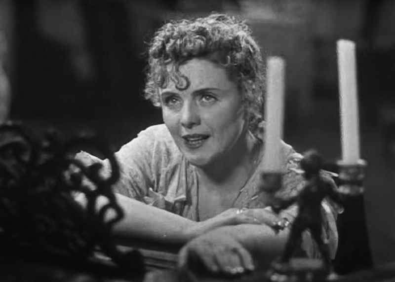 Кадр из фильма "Медведь". Ольга Андровская в роли Елены Ивановны Поповой