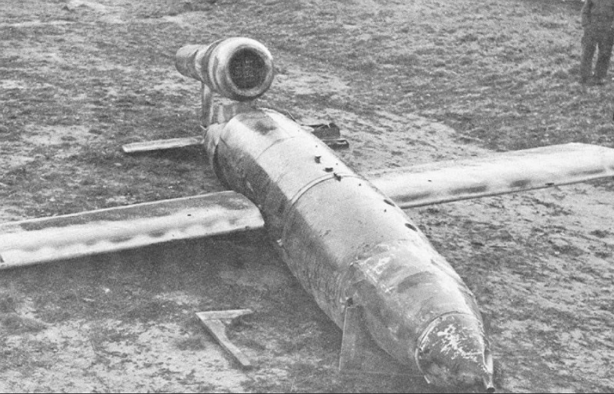 Неразорвавшийся самолет-снаряд «Фау-1». Фото из открытых источников