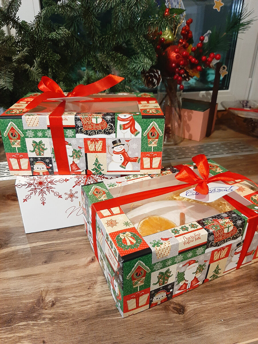 Штоллены в том году были в супер нарядных коробках. В этом году нужно повторить! (Коробки покупала в магазине для кондитеров)