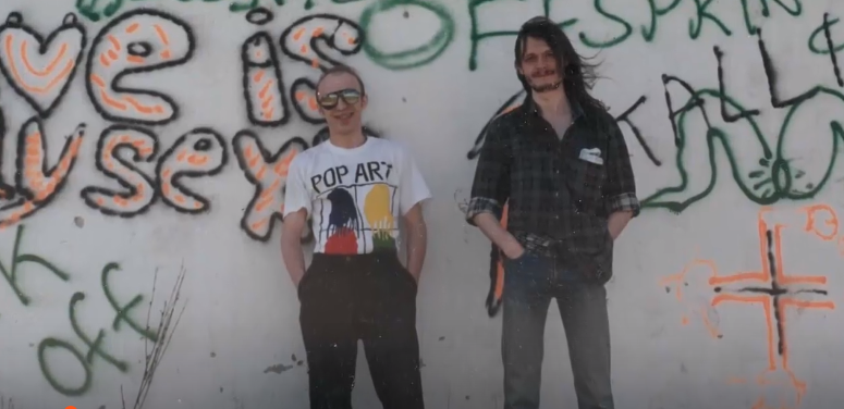 Серж и Бориска, лидеры панк-группы "Владимирский тихий зайчик"