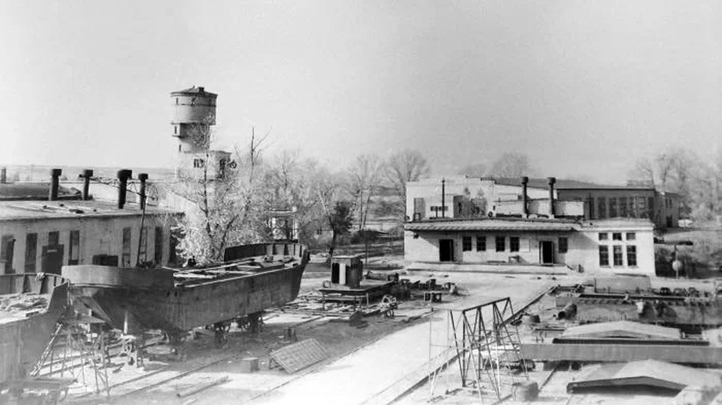 До войны Красноармейская верфь не предполагала военного производства. Ситуация начала меняться к 1940 году.