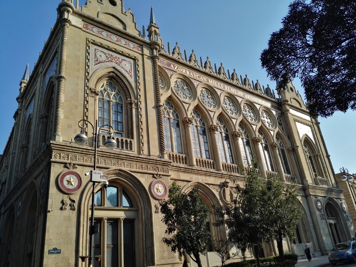 Продолжаем краткий экскурс по польскому архитектурному наследию шикарной столицы Азербайджана.-26