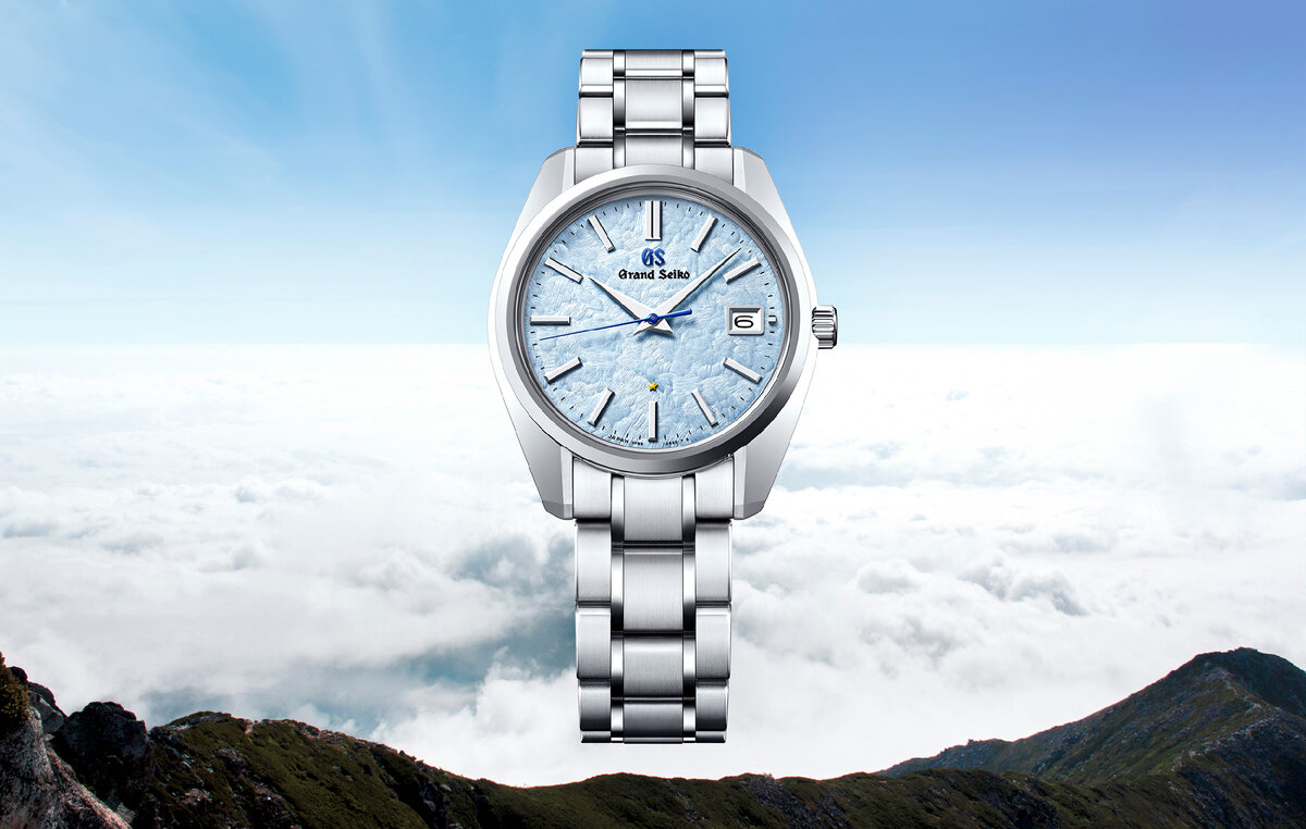 Юбилейная модель Grand Seiko Heritage Collection 44GS 55th Anniversary Limited Edition ref. SBGP017. Богатая текстура циферблата напоминает об облаках региона Синсю, славящихся своим голубоватым оттенком.