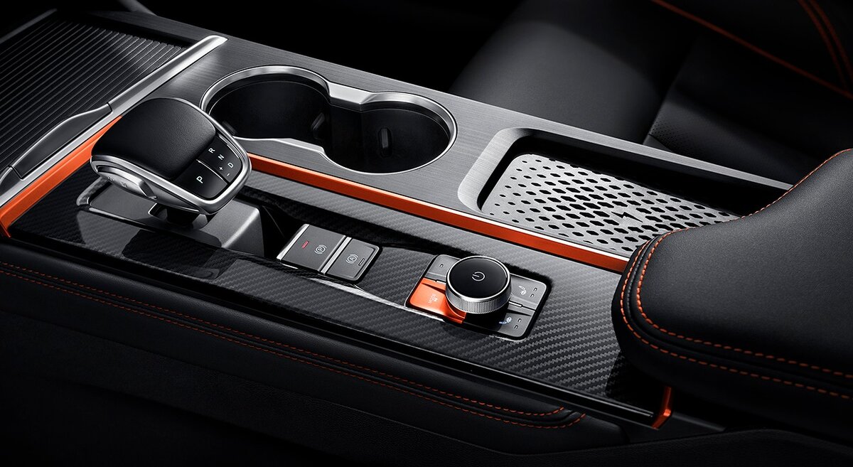 На фото: Салон седана Chery Arrizo 5 GT