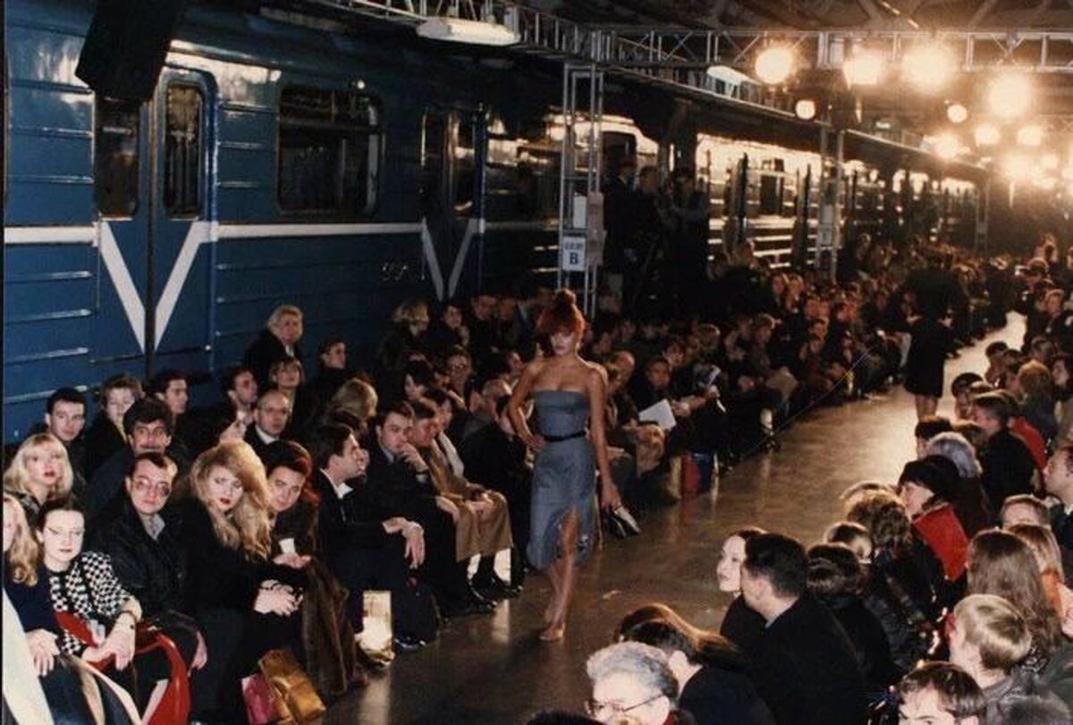    Покаж Givenchy в московском метро Фото: Pinterest