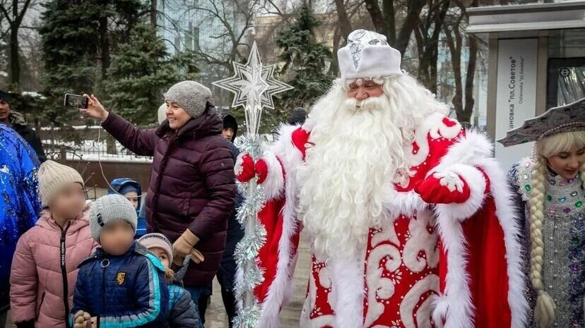     В Ростове-на-Дону приближается Новый год, а это значит, что на улицах города скоро появятся Деды Морозы, приносящие окружающим ощущение праздника и веселое настроение. Сколько они зарабатывают за сезон, в материале RostovGazeta.