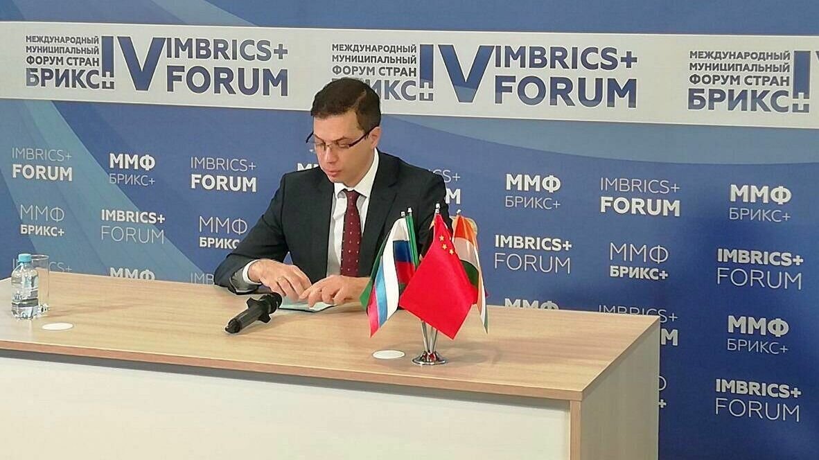     Мэр Нижнего Новгорода Юрий Шалабаев подписал меморандум о взаимопонимании с китайским Харбином. Церемония установления побратимских связей состоялась на Петербургском форуме стран БРИКС+, рассказал глава столицы Приволжья в своем Telegram-канале.