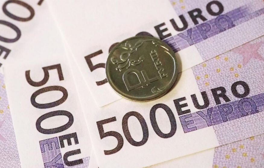    Рубль потерял более 30% стоимости с начала 2023 года