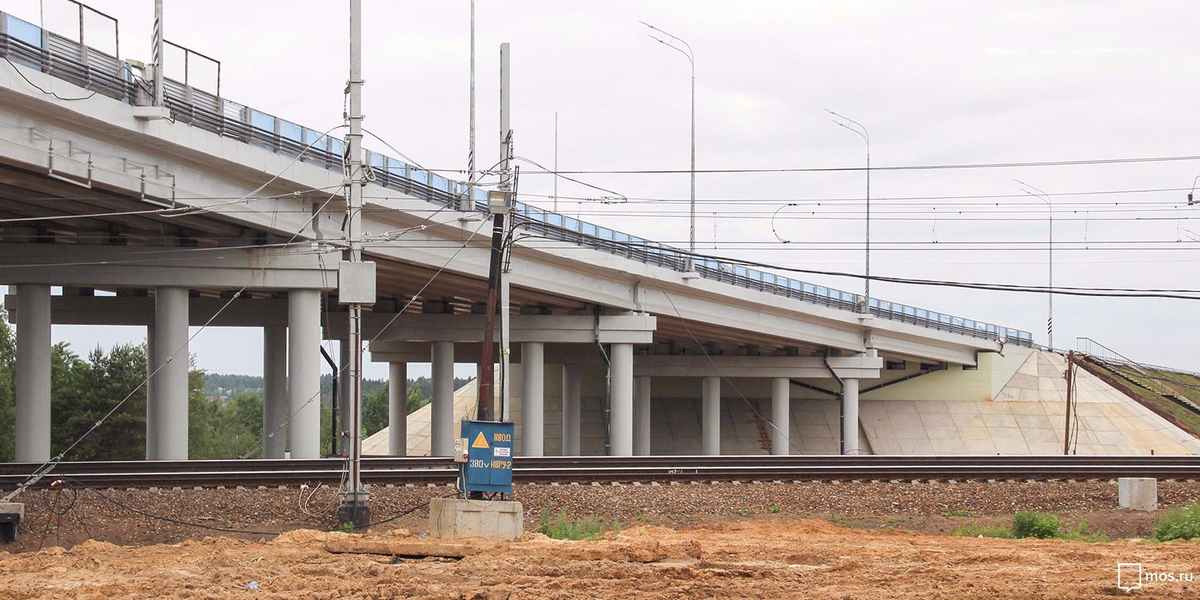 Путепроводы и виадуки. Путепровод самара. Путепроводная жд станция. Невинномысск мост через путепровод. Путепровод через ж д.