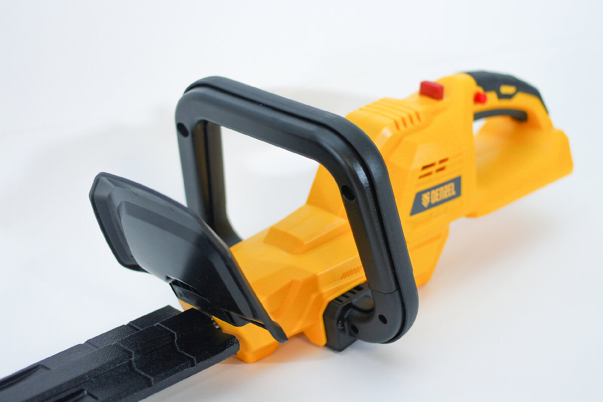 Denzel RBC510-36 Cordless Brush Cutter – аккумуляторный садовый кусторез с мощным коллекторным электромотором на 36V, комплектующийся сразу двумя аккумуляторами. Что из этого вышло, узнаем далее.-6