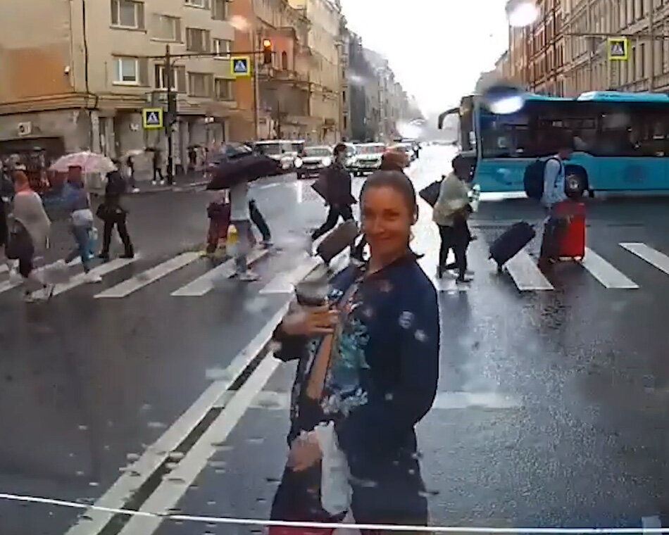 Ирина исполняет. Кадр из нашумевшего видео