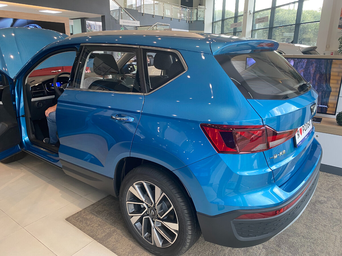 Представитель китайского автопрома - Jetta VS5... Фото автора