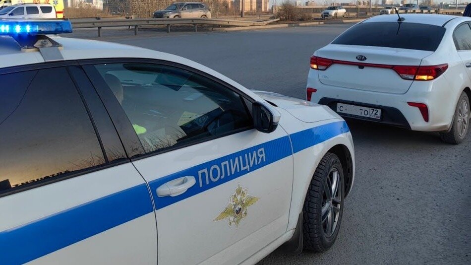     В областной столице произошло массовое ДТП. Недалеко от центра города столкнулись две «Лады», КИА и «Митсубиси».