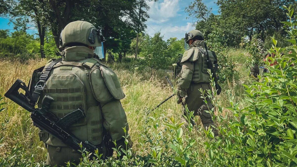     В Удмуртии отложили на месяц вопрос о льготах участникам СВО из состава ЧВК. Глава региона «попал под удар» по версии телеграм-канала «Незыгарь». Также в республике перед проверкой СК России на разбитой дороге появились горы щебня. Udm-info подводит информационные итоги 18 сентября.