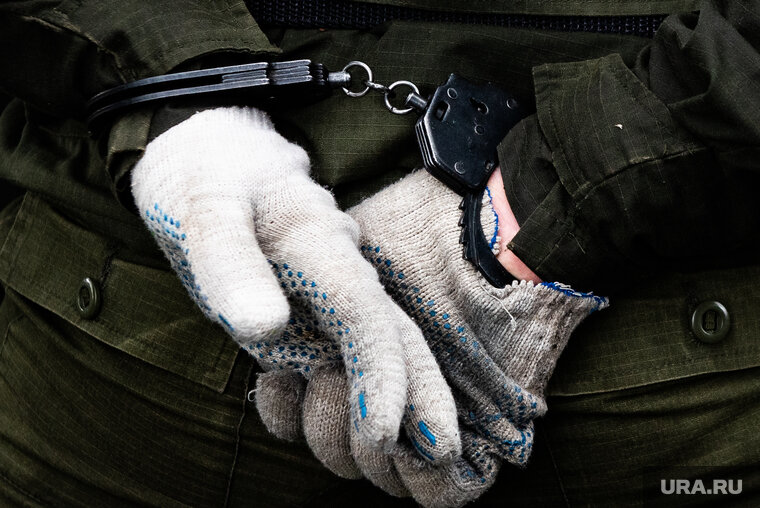    В Салехарде задержали сотрудника школы за махинации с госконтрактами