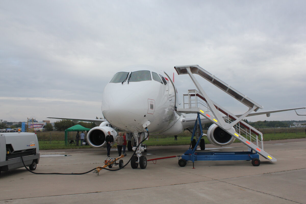 SSJ 100 на авиасалоне МАКС