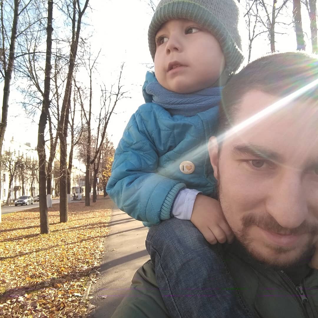 Папа-рикша везет меня на вокзал 