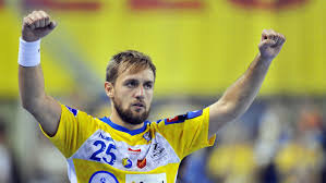 Впрочем, на войне не без потерь. Главный бомбардир ответной игры с ПСЖ — Лука Циндрич собрался переходить в «Барсу». Возможно, за хорватом потянутся и другие — для клубов типа «Виве» большие успехи никогда не давались легко. Но будет это потом, и то — возможно…