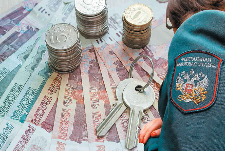 Он не платит налоги за свою предпринимательскую деятельность. 