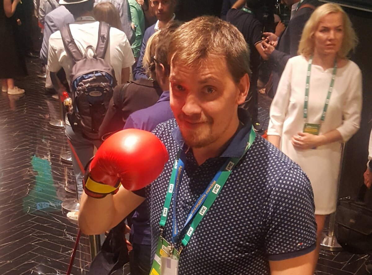 Алексей Гончарук в штабе Владимира Зеленского в ночь выборов / Фото: НВ