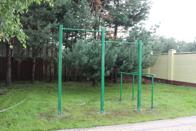 Турники на площади