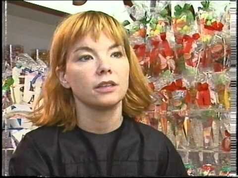 Певица Бьорк в 1996 году.