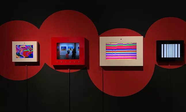 Серия работ «Медиа Зеркало», Timeline, Personal Art Center, Nirvana Transitions (2005-2008) / Фото автора