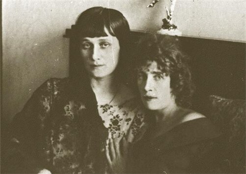 Анна Ахматова и актриса Ольга Глебова-Судейкина 